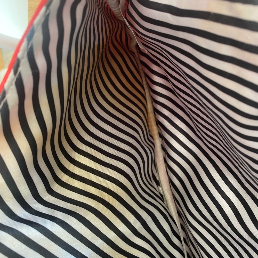 Red Volcom Clutch❣️ - Picture 3 of 5